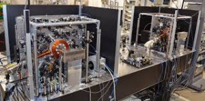 Os chamados instrumentos "criogênicos de redes ópticas" não são bonitos - mais parecem um macrocomputador do que um relógio tradicional -, mas presumem uma precisão que não pode ser medida pelos relógios atômicos atuais, que definem a duração de um segundo 