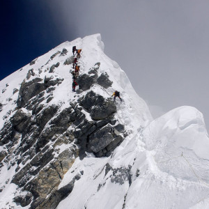 O cemitério a céu aberto da “Zona da Morte” no Monte Everest