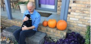 O matemático gaúcho com a gata Kaya, batizada em homenagem à matemática russa Sofia Kovalevskaya (1850-1891)