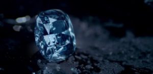  Os diamantes (foto) têm a estrutura normal de cristais, diferente dos cristais do tempo