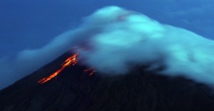 Possível erupção vulcânica obriga Filipinas a tirar 12 mil pessoas de casa