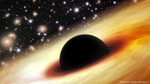 Buraco negro pode engolir nuvem de gás gigante