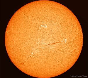 Um filamento extremamente longo sobre o Sol
