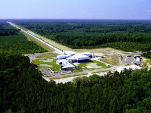 Vista aérea das instalações do experimento Ligo em Livingston, na Louisiana (Foto: MIT/Caltech) 