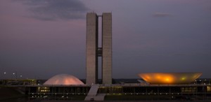 Envolvido em corrupção, Congresso brasileiro é circo que tem até seu próprio palhaço